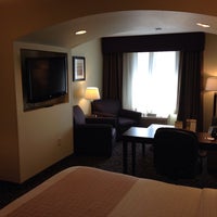 รูปภาพถ่ายที่ La Quinta Inn &amp;amp; Suites Las Vegas Airport South โดย Frank H. เมื่อ 5/20/2014