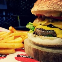 10/28/2015에 F CİHAD D.님이 Beeves Burger &amp;amp; Steakhouse에서 찍은 사진