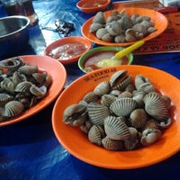 Photo taken at Nasi Uduk &amp;amp; Sea Food 68 by Dewi Lies S. on 11/29/2013
