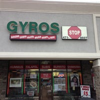 รูปภาพถ่ายที่ Gyro Stop โดย Tom B. เมื่อ 3/30/2013
