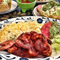 รูปภาพถ่ายที่ El Tapatio Mexican Restaurant โดย Lulu X. เมื่อ 7/30/2013