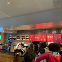 Photo taken at Starbucks by Zoz 🇰🇼 on 12/30/2019