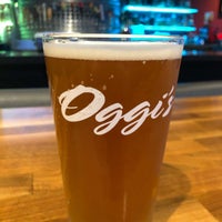 Photo taken at Oggi&amp;#39;s Sports | Brewhouse |Pizza by Rob V. on 2/4/2021