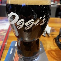 Photo taken at Oggi&amp;#39;s Sports | Brewhouse |Pizza by Rob V. on 12/9/2022
