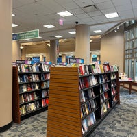 Photo taken at Barnes &amp;amp; Noble by Dimitri N. on 8/3/2022