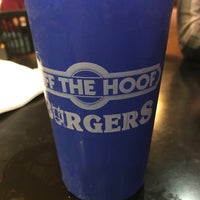Foto diambil di Off the Hoof Burgers oleh Andrea D. pada 10/13/2017