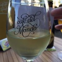 Photo taken at Café del Mondo by Ellen K. on 8/7/2015