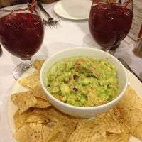 Das Foto wurde bei 5 De Mayo Mexican Restaurant von Mike B. am 2/10/2013 aufgenommen