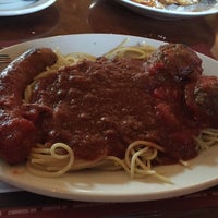 Foto tirada no(a) The Old Spaghetti Factory por Richie C. em 5/25/2015
