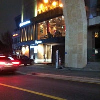 Photo taken at The Coffee Bean &amp;amp; Tea Leaf 정독도서관앞점 by Yunjin P. on 1/28/2013