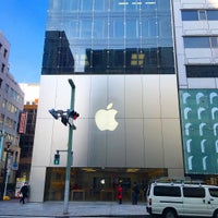 Photo taken at Apple Ginza by motoy h. on 1/13/2016