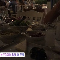 Das Foto wurde bei Yosun Balık Restoran von Özgür T. am 7/22/2017 aufgenommen