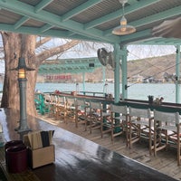2/23/2023 tarihinde Phillip K.ziyaretçi tarafından Ski Shores Waterfront Cafe'de çekilen fotoğraf