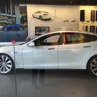 Photo taken at Tesla Store by Stéphane D. on 10/16/2015