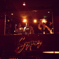 รูปภาพถ่ายที่ Gypsy Bar โดย Gloria C. เมื่อ 11/22/2012