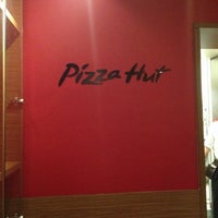 Foto diambil di Pizza Hut oleh Yeşim A. pada 1/26/2014