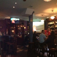 Foto tirada no(a) Ulysses Irish Pub por Alex B. em 9/29/2012
