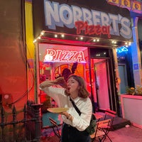 รูปภาพถ่ายที่ Norbert&amp;#39;s Pizza โดย Sophie T. เมื่อ 6/11/2022