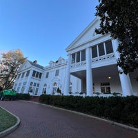 Foto diambil di Duke Mansion oleh Mary O. pada 1/7/2024
