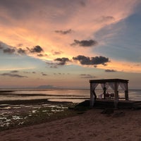 Photo taken at Stilts Calatagan Beach Resort by Maann B. on 9/24/2018