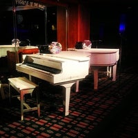 3/3/2013에 Noj Otsëit A.님이 Elaine&amp;#39;s Dueling Piano Bar에서 찍은 사진