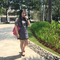Photo taken at Tribeca Park by Cecillia Y. on 11/29/2015