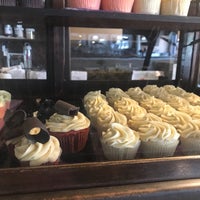 Снимок сделан в Cretia&amp;#39;s Eatery &amp;amp; Bake Shoppe пользователем Lindsay G. 7/18/2018