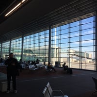 Photo taken at Gate L34 by Chie on 2/19/2018