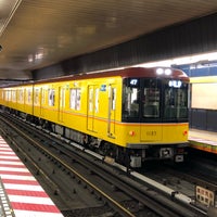 Photo taken at 東京メトロ銀座線 渋谷駅 2番線ホーム by Chie on 4/20/2019
