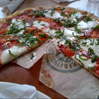 Foto tirada no(a) Flippers Pizzeria por Moni em 12/29/2012
