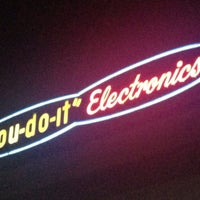 Foto tirada no(a) You-Do-It Electronics Center por John G. em 1/28/2017
