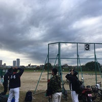Photo taken at 多摩川ガス橋緑地野球場 by sasupazure on 10/27/2018