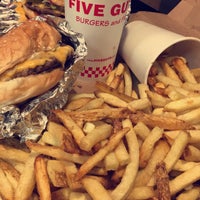 Photo taken at Five Guys by Sulimoon on 10/19/2016