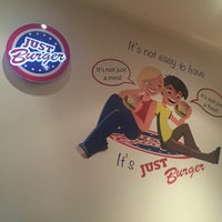 Photo taken at Just Burger by mem ♑. on 9/3/2016