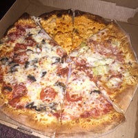 Foto tirada no(a) Outback Pizza por Laura N. em 3/14/2015
