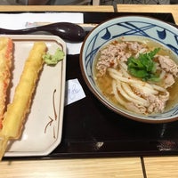 Photo taken at Marugame Seimen (มารุกาเมะ เซเมง) 丸亀製麺 by Win T. on 10/14/2017