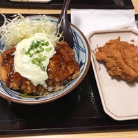 Photo taken at Marugame Seimen (มารุกาเมะ เซเมง) 丸亀製麺 by Win T. on 10/14/2017