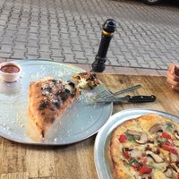 Foto diambil di Pizza Moda oleh Büshra♉️ pada 6/13/2019