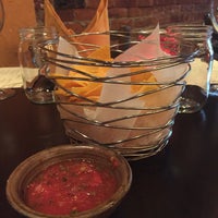 8/25/2016 tarihinde Lynne F.ziyaretçi tarafından Leon Mexican Cuisine'de çekilen fotoğraf