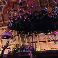 Photo taken at Walt Disney&amp;#39;s Enchanted Tiki Room by TJ on 11/11/2022