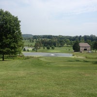 รูปภาพถ่ายที่ LakeVue North Golf Course โดย Donna C. เมื่อ 5/17/2013