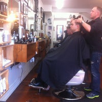 Foto tomada en Maloney&amp;#39;s Barber Shop  por David T. el 10/24/2012