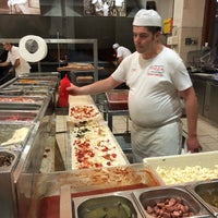 5/11/2018에 Jack B.님이 Ristorante Pizza a Metro da &amp;quot;Gigino&amp;quot; L&amp;#39;Università della pizza에서 찍은 사진