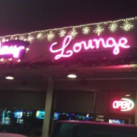 Foto tirada no(a) Holiday Lounge por Lori H. em 12/24/2012