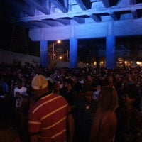 Das Foto wurde bei Baile Charme do Viaduto de Madureira von Cecília O. am 11/30/2014 aufgenommen