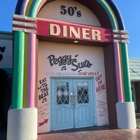 Photo taken at Peggy Sue&amp;#39;s 50&amp;#39;s Diner by Tomas A. on 10/3/2023