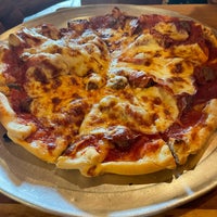 Снимок сделан в Coop&amp;#39;s Pizza Parloure пользователем Danny C. 7/4/2022