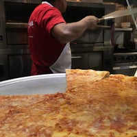 Снимок сделан в Joe&amp;#39;s Pizza Downtown LA пользователем Alek T. 8/6/2017