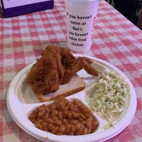 Photo taken at Gus&amp;#39;s World Famous Fried Chicken by Anthony C. on 7/16/2022