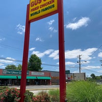 Photo taken at Gus&amp;#39;s World Famous Fried Chicken by Anthony C. on 5/30/2021